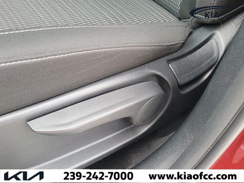 Certified 2025 Kia Sorento LX FWD image 22