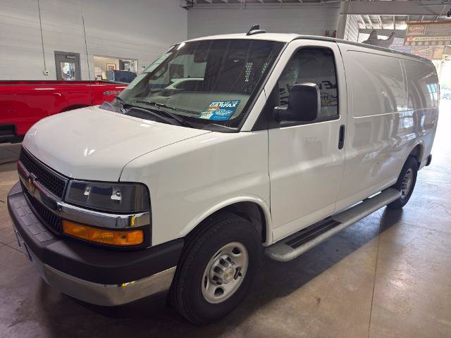 Used 2025 Chevrolet Express 2500 w/ Driver Convenience Package RWD image 4