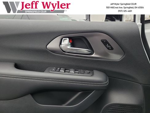 New 2026 Chrysler Pacifica Select image 14