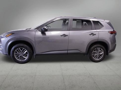 Used 2023 Nissan Rogue S image 2