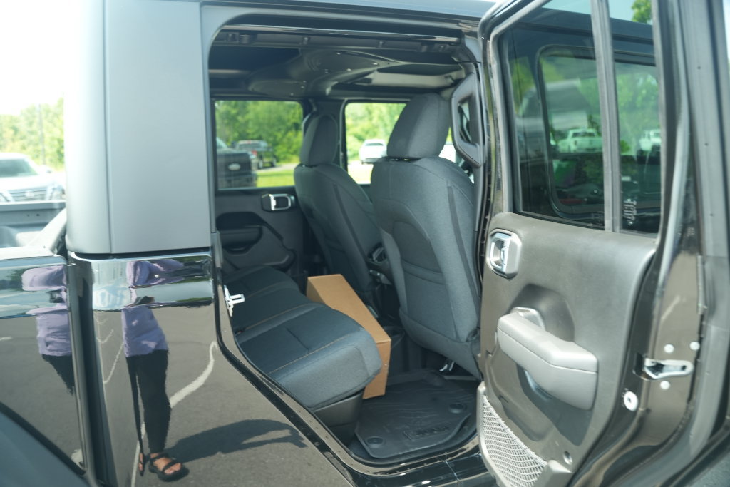 New 2026 Jeep Gladiator Sport AWD/4WD image 19