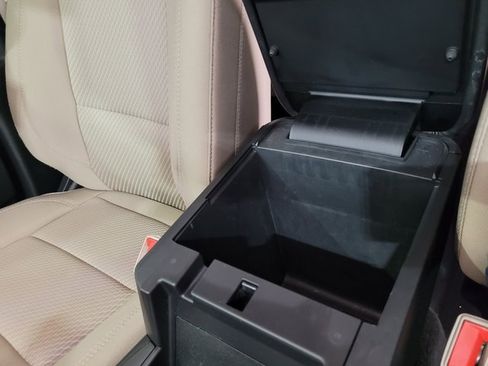 Used 2022 Ford Explorer XLT image 37