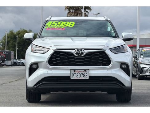 Certified 2025 Toyota Highlander XLE FWD image 9