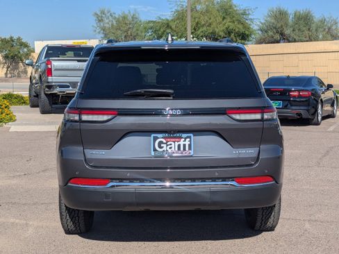 Used 2022 Jeep Grand Cherokee Laredo w/ Luxury Tech Group I image 5