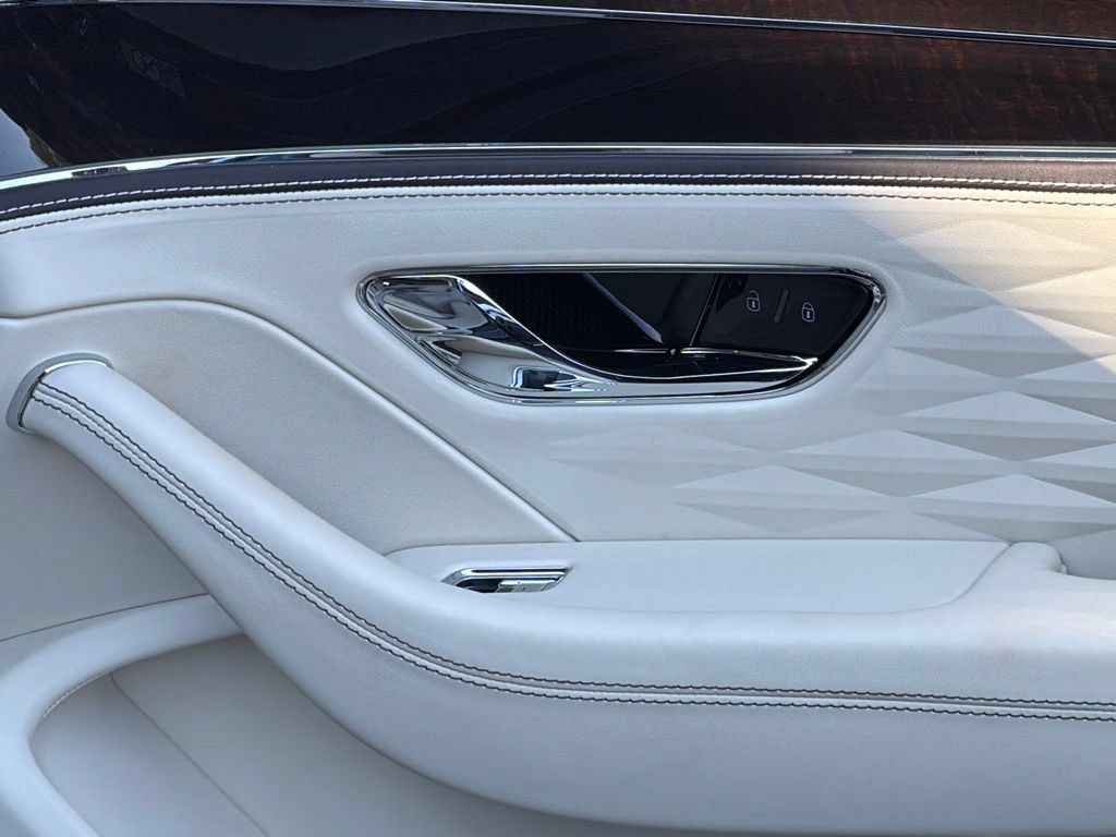 Used 2021 Bentley Flying Spur W12 AWD/4WD image 38