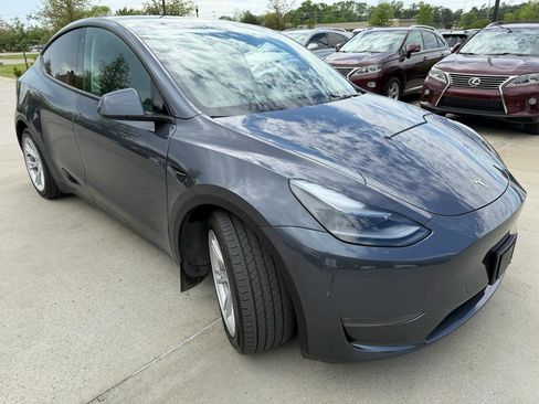Used 2023 Tesla Model Y Long Range image 3