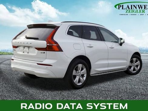 Used 2022 Volvo XC60 B5 Momentum image 3