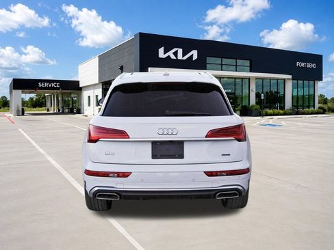 Used 2022 Audi Q5 2.0T Premium Plus w/ Premium Plus Package AWD/4WD image 6