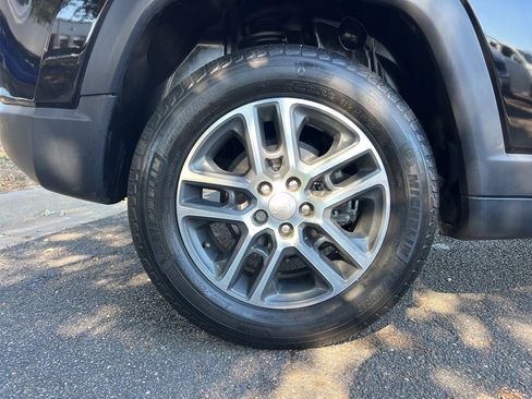 Used 2018 Jeep Compass Latitude w/ Popular Equipment Group image 9