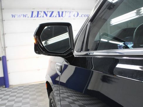 Used 2024 GMC Yukon XL SLT w/ SLT Luxury Package image 73