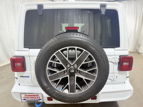 Used 2022 Jeep Wrangler Unlimited Sahara image 6