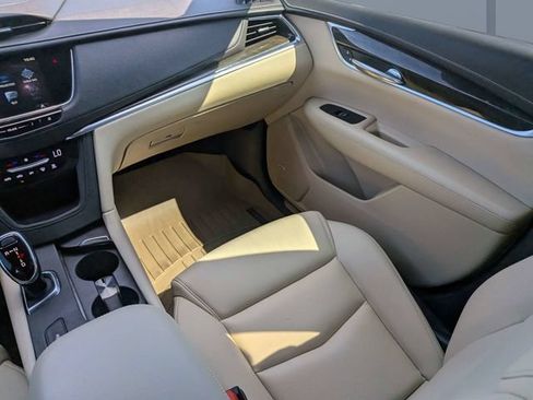 Used 2017 Cadillac XT5 FWD image 18