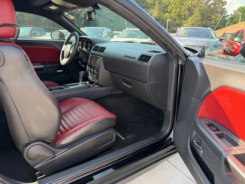 Used 2014 Dodge Challenger SXT RWD image 15