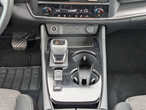 Used 2023 Nissan Rogue SV FWD image 19