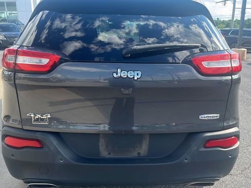 Used 2017 Jeep Cherokee Latitude w/ Safety/Convenience Group AWD/4WD image 5