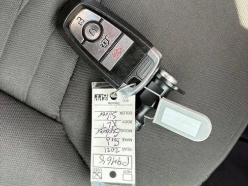 Used 2021 Ford Explorer XLT RWD image 6