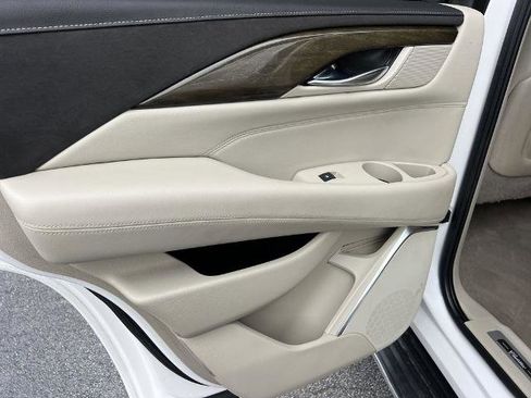Used 2020 Cadillac Escalade Luxury AWD/4WD image 21