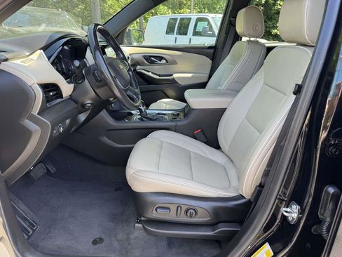 Used 2022 Chevrolet Traverse Premier AWD/4WD image 22