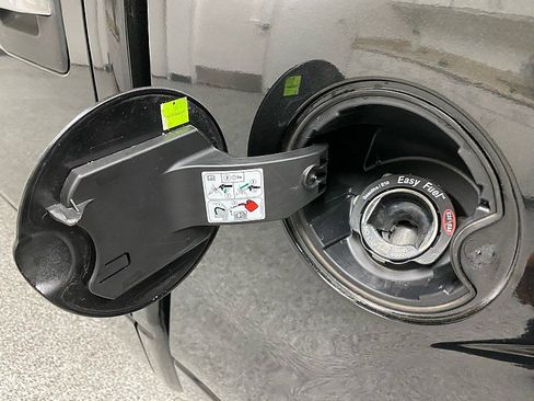 Used 2013 Ford F150 XLT w/ XLT Chrome Pkg image 11