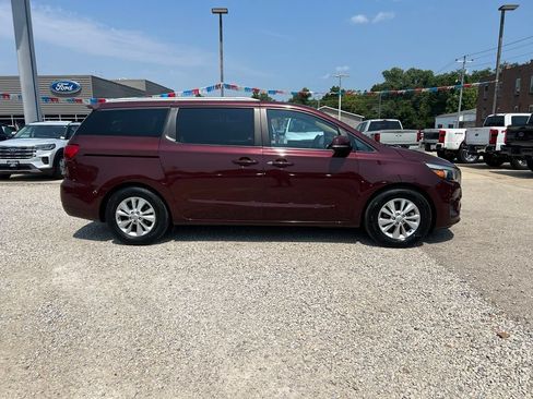 Used 2015 Kia Sedona LX w/ LX Convenience Package FWD image 9