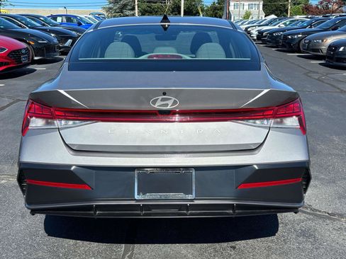 Used 2025 Hyundai Elantra SEL image 3
