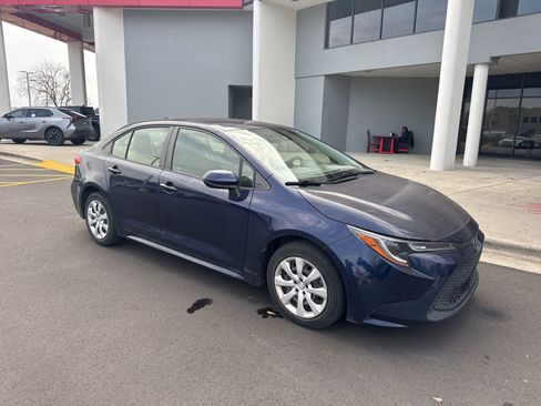 Used 2020 Toyota Corolla LE image 3