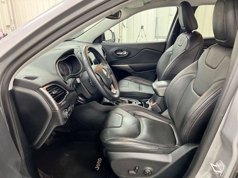 Used 2019 Jeep Cherokee Limited FWD image 19