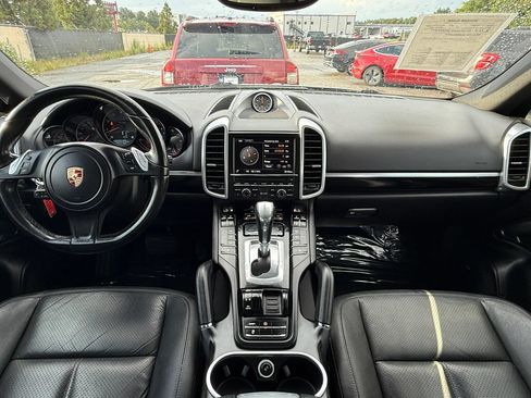 Used 2014 Porsche Cayenne Platinum Edition AWD/4WD image 3