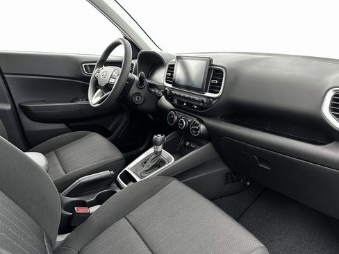 New 2025 Hyundai Venue SE image 15