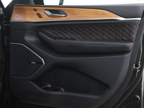 Used 2023 Jeep Grand Cherokee L Summit AWD/4WD image 12