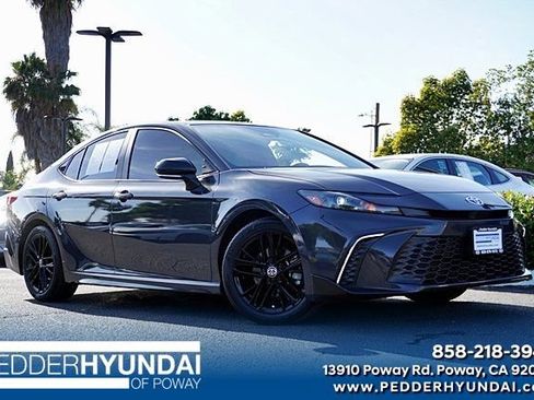 Used 2025 Toyota Camry SE w/ Convenience Package FWD image 1