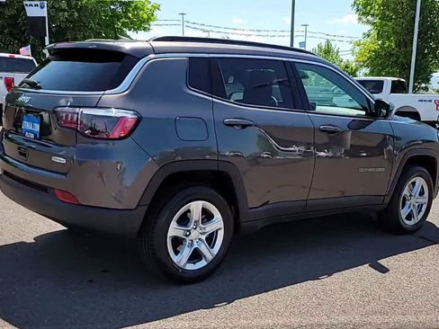 Used 2023 Jeep Compass Latitude w/ Sun and Sound Group AWD/4WD image 8