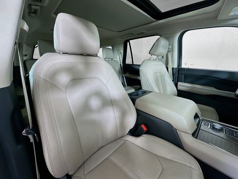 Used 2023 Ford Expedition Limited image 28