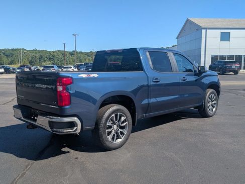 Used 2022 Chevrolet Silverado 1500 LT AWD/4WD image 3