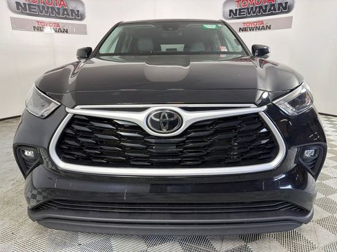Used 2022 Toyota Highlander LE FWD image 8