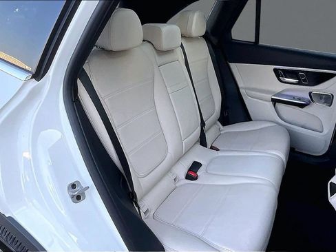 Used 2023 Mercedes-Benz GLC 300 4MATIC image 27