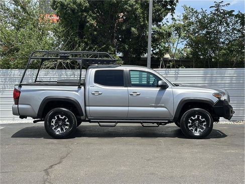 Used 2021 Toyota Tacoma SR5 w/ Technology Package AWD/4WD image 9