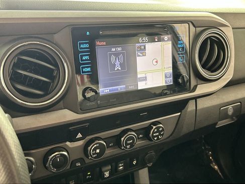 Used 2019 Toyota Tacoma TRD Off-Road w/ Technology Package AWD/4WD image 16