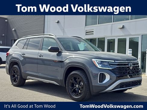 New 2026 Volkswagen Atlas Peak Edition AWD/4WD image 1