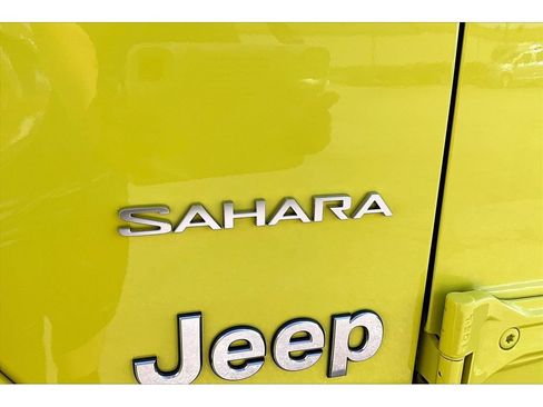 Used 2023 Jeep Wrangler Unlimited Sahara AWD/4WD image 38