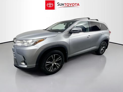 Used 2019 Toyota Highlander LE AWD/4WD image 9
