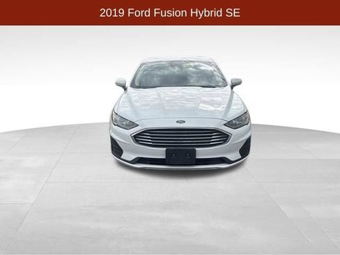 Used 2019 Ford Fusion SE image 2