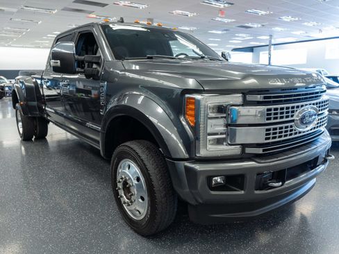 Used 2019 Ford F450 Platinum w/ Platinum Ultimate Package AWD/4WD image 3