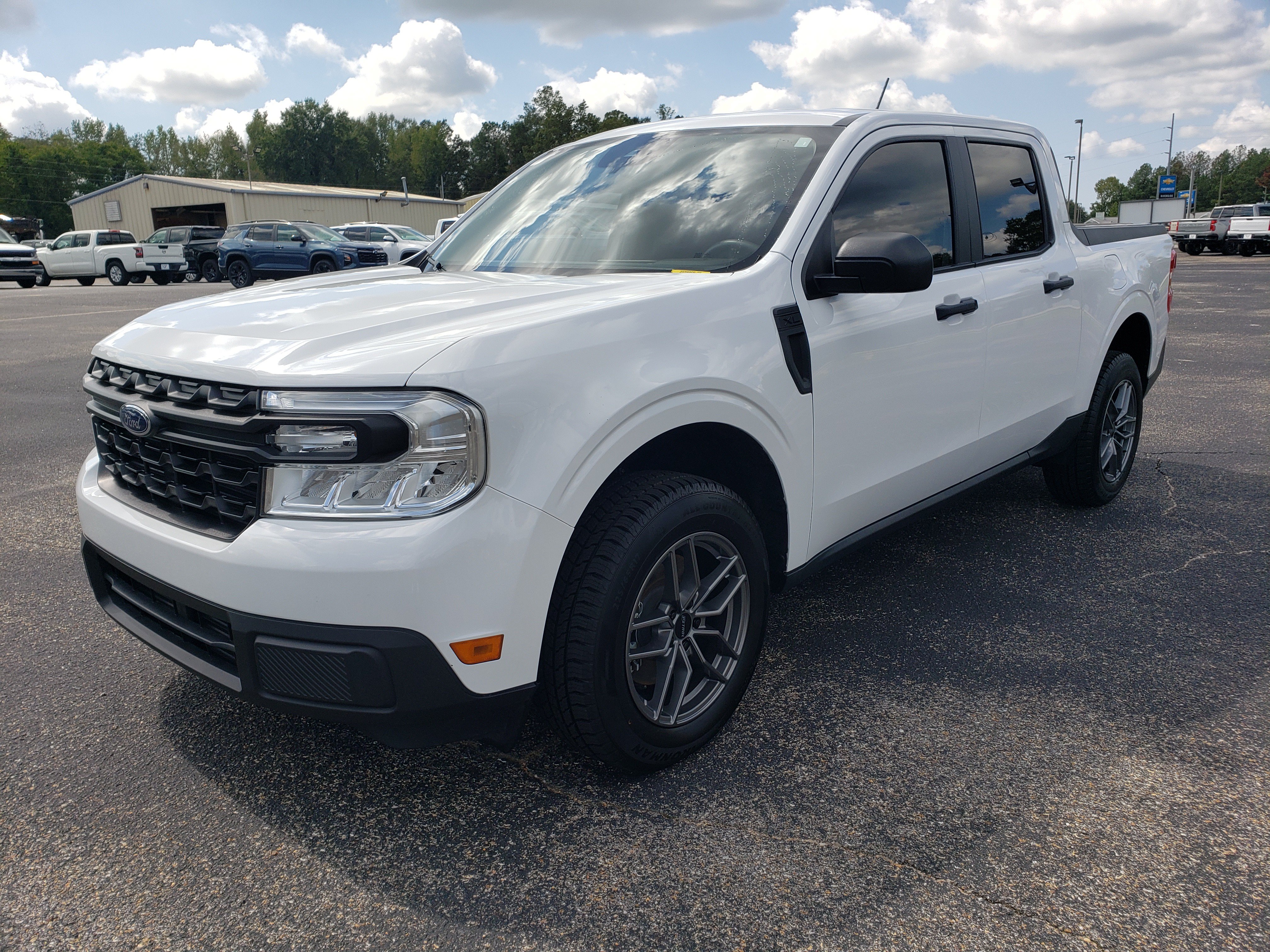 Used 2024 Ford Maverick XL FWD image 2