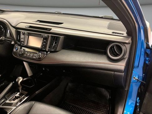 Used 2017 Toyota RAV4 SE AWD/4WD image 25