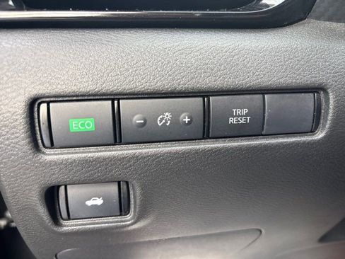 Used 2024 Nissan Sentra SV FWD image 38
