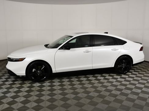 Used 2024 Honda Accord Sport image 9