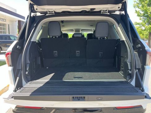 Used 2026 Lincoln Navigator Premiere AWD/4WD image 11