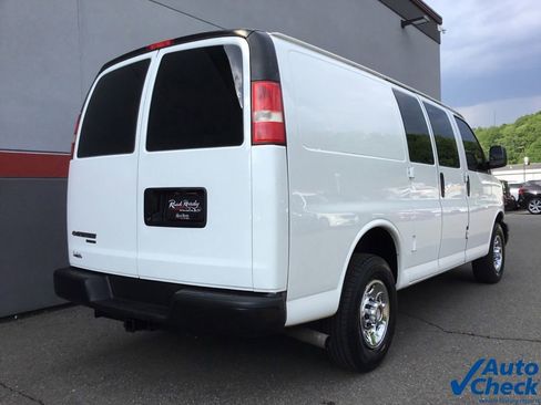 Used 2014 Chevrolet Express 2500 RWD image 9