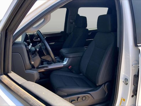 Used 2024 Chevrolet Silverado 1500 LT Trail Boss w/ Protection Package AWD/4WD image 8